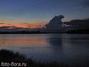 красивый вечер на реке Волге в фото